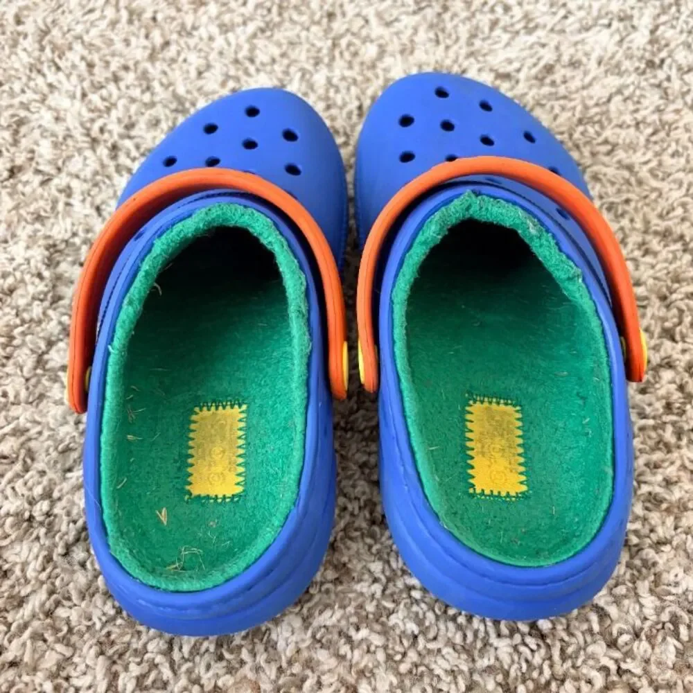 Size 11 / Boys Lined Crocs Sandals